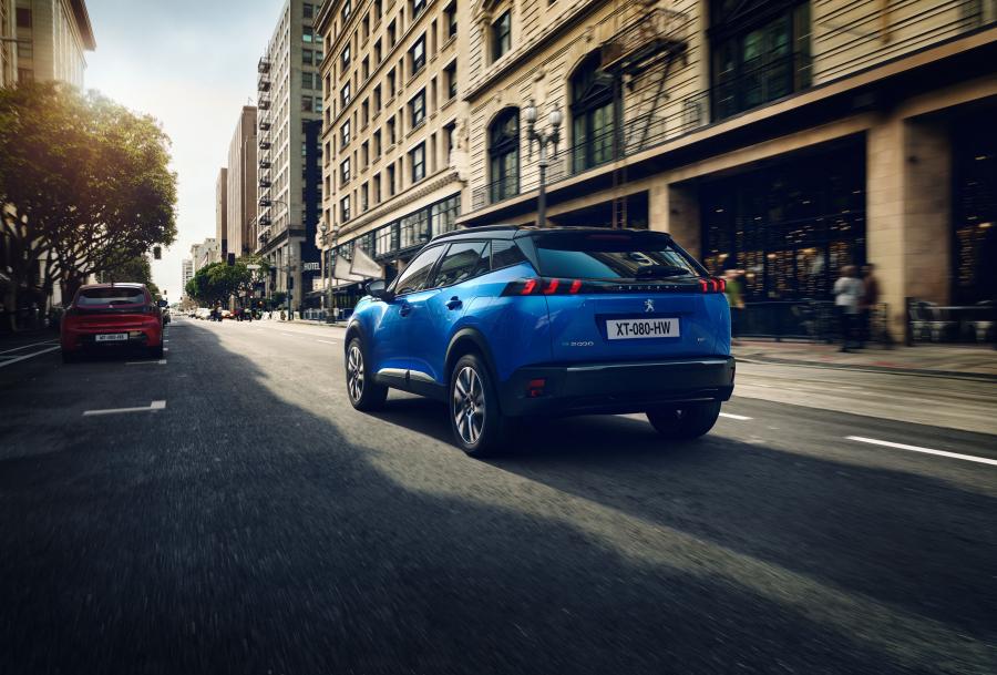  Peugeot e-2008 GT 2019 года  (WW) (фото 12 из 26)
